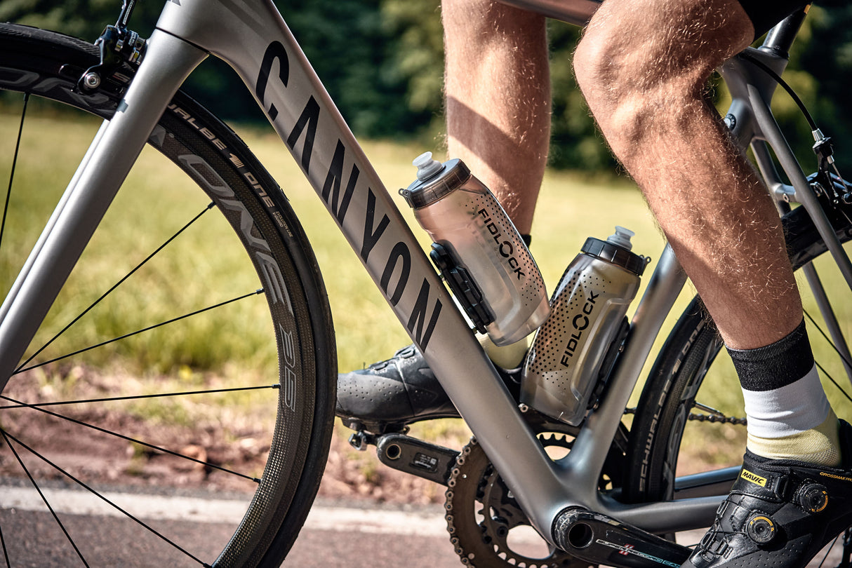 TWIST Bottle 590 + Bike Base Set - transparent black