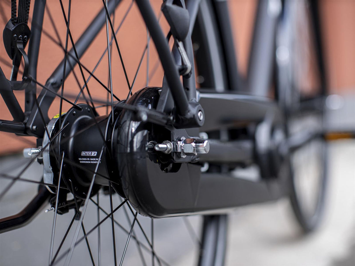 District 1 EQ Matte Dnister Black