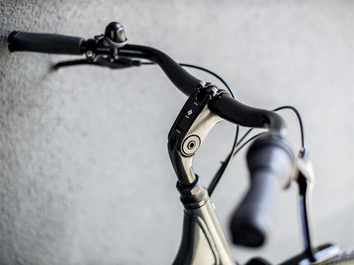 District 2 EQ Lowstep Lithium Grey