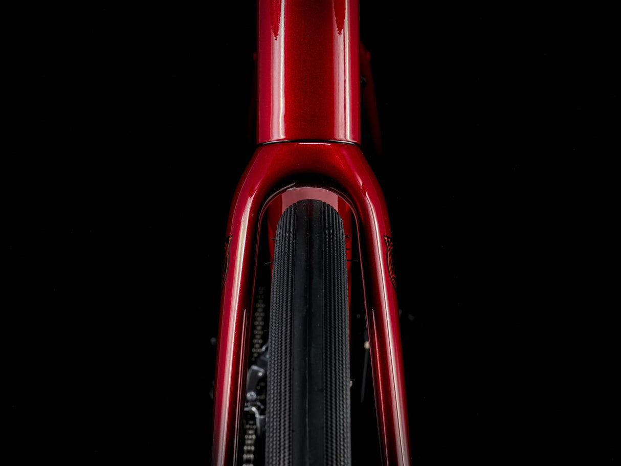 Domane AL 2 Crimson to Dark Carmine Fade