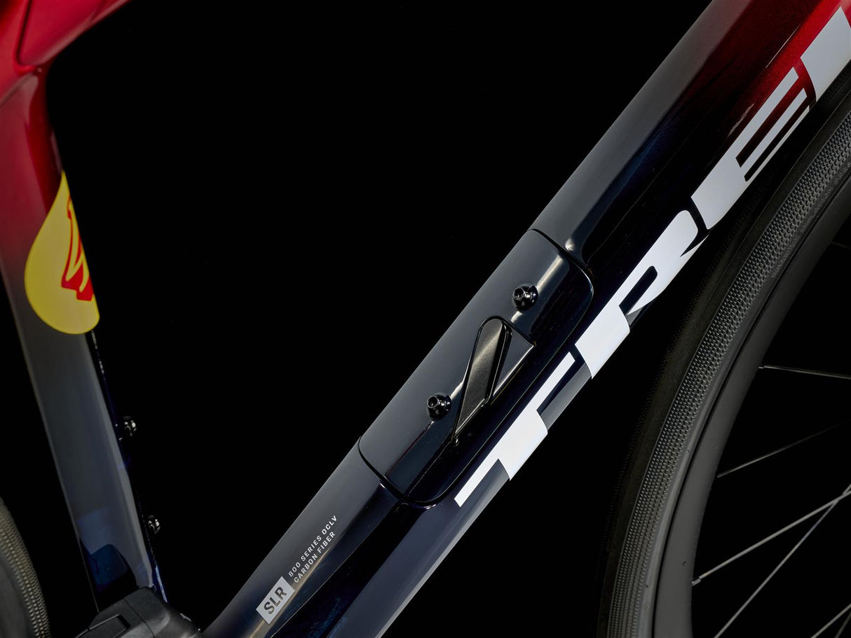 Domane SLR 7 AXS Metallic Red Smoke to Blue Smoke Fade