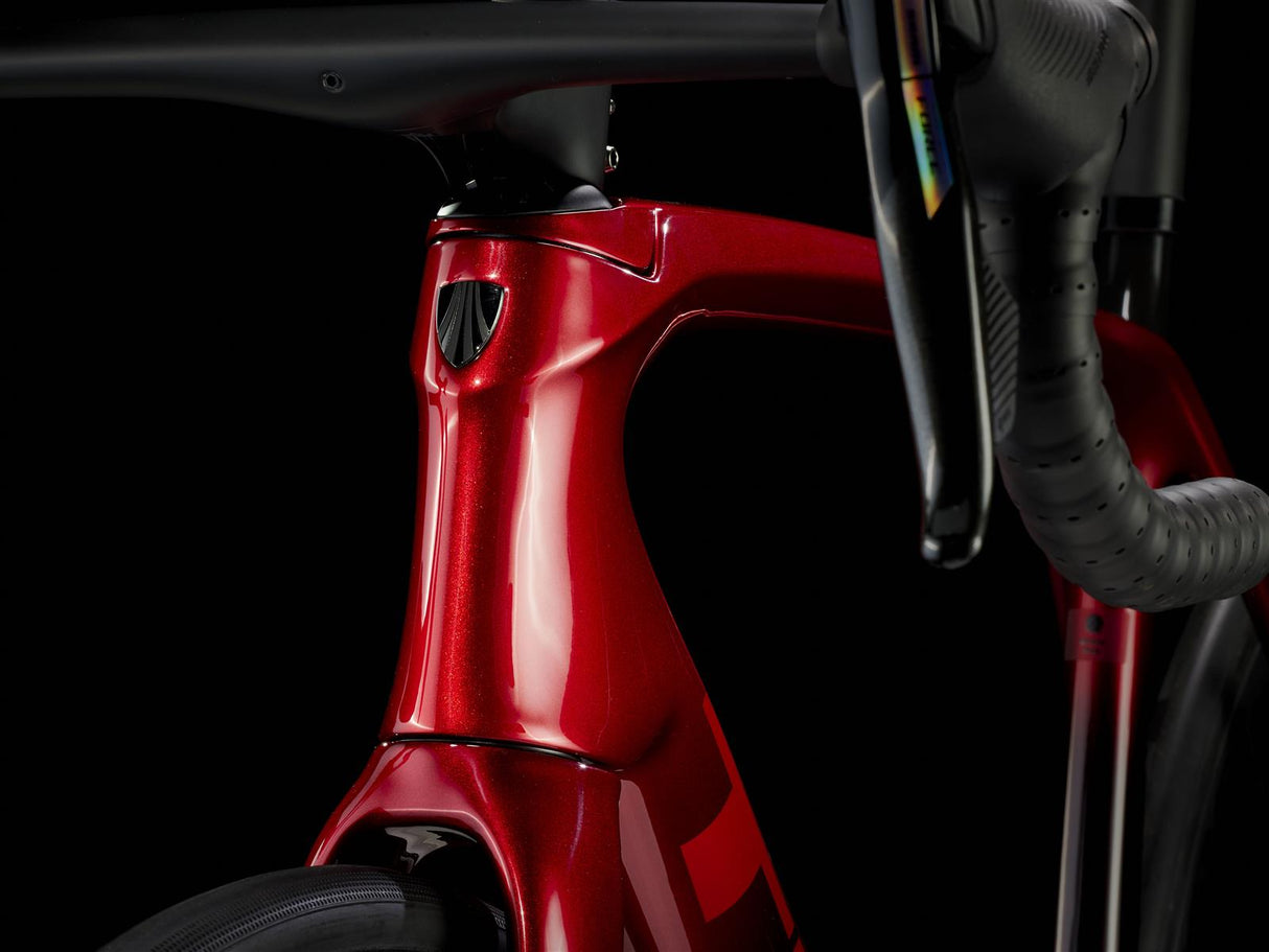 Emonda SLR 7 AXS Metallic Red Smoke to Red Carbon Smoke