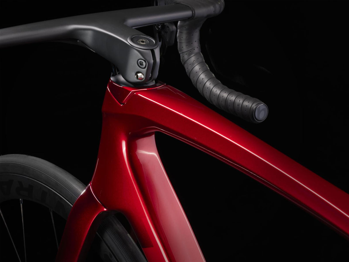 Emonda SLR 7 AXS Metallic Red Smoke to Red Carbon Smoke