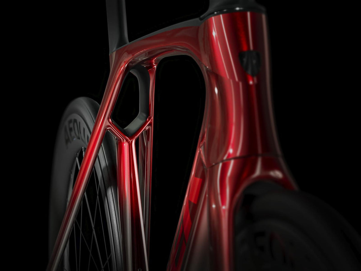 Madone SLR 7 AXS Metallic Red Smoke to Red Carbon Smoke
