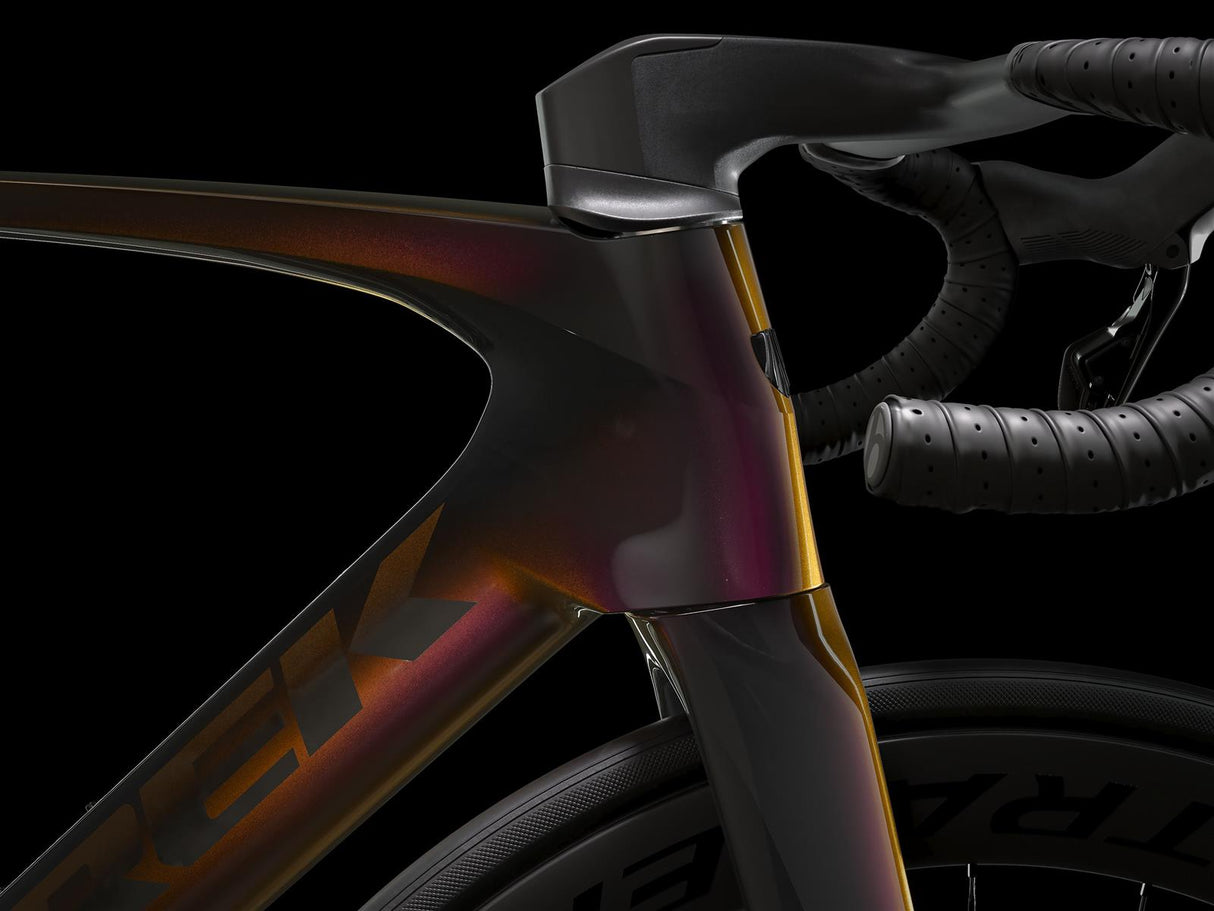 Madone SLR 7 Axinite Flip/Trek Black