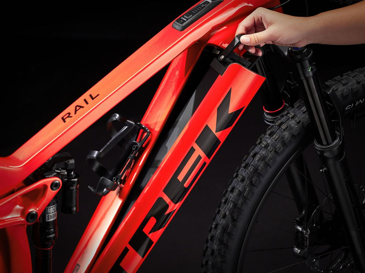 Rail 9.8 XT Lava 750Wh
