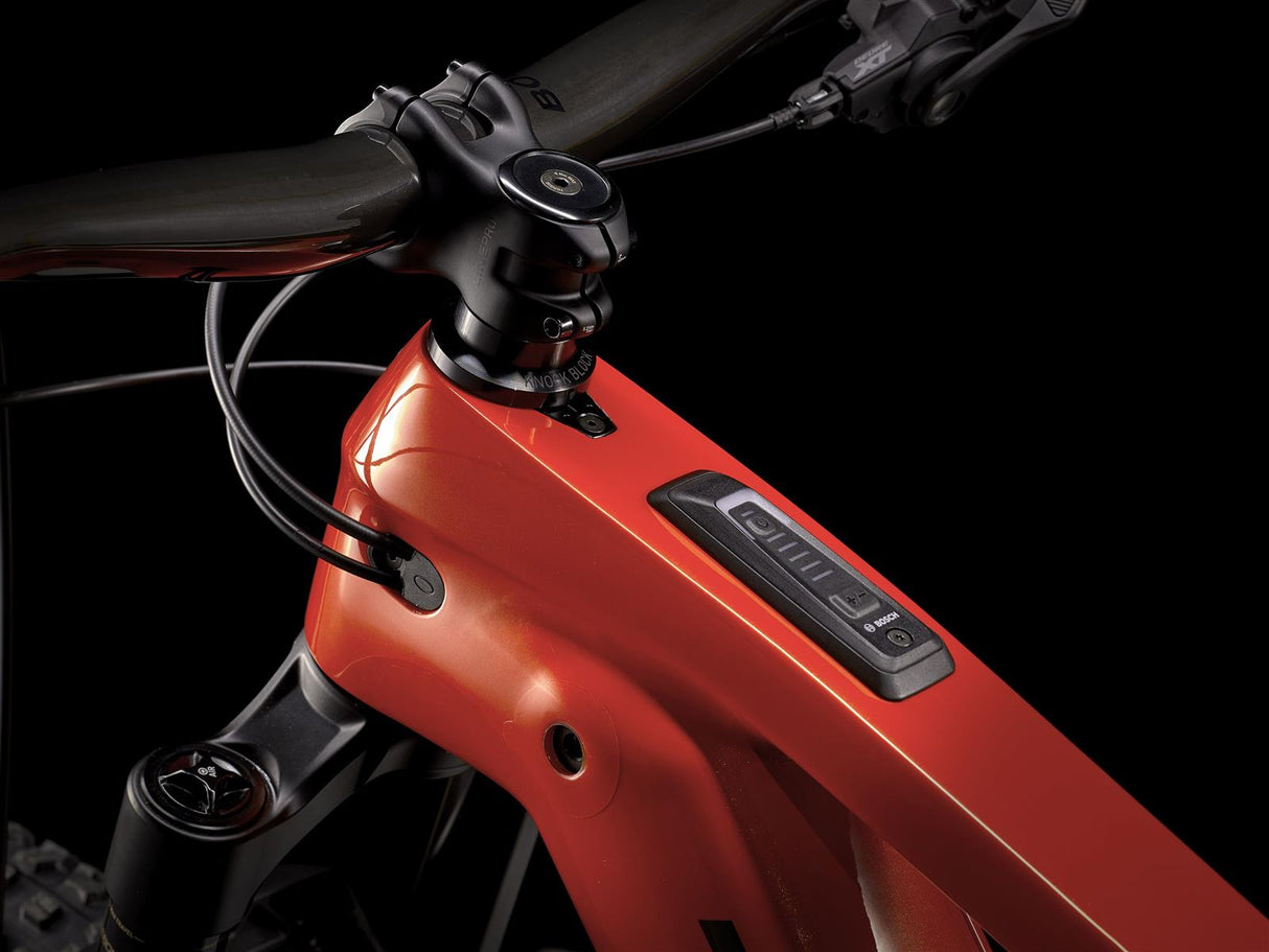 Rail 9.8 XT Lava 750Wh