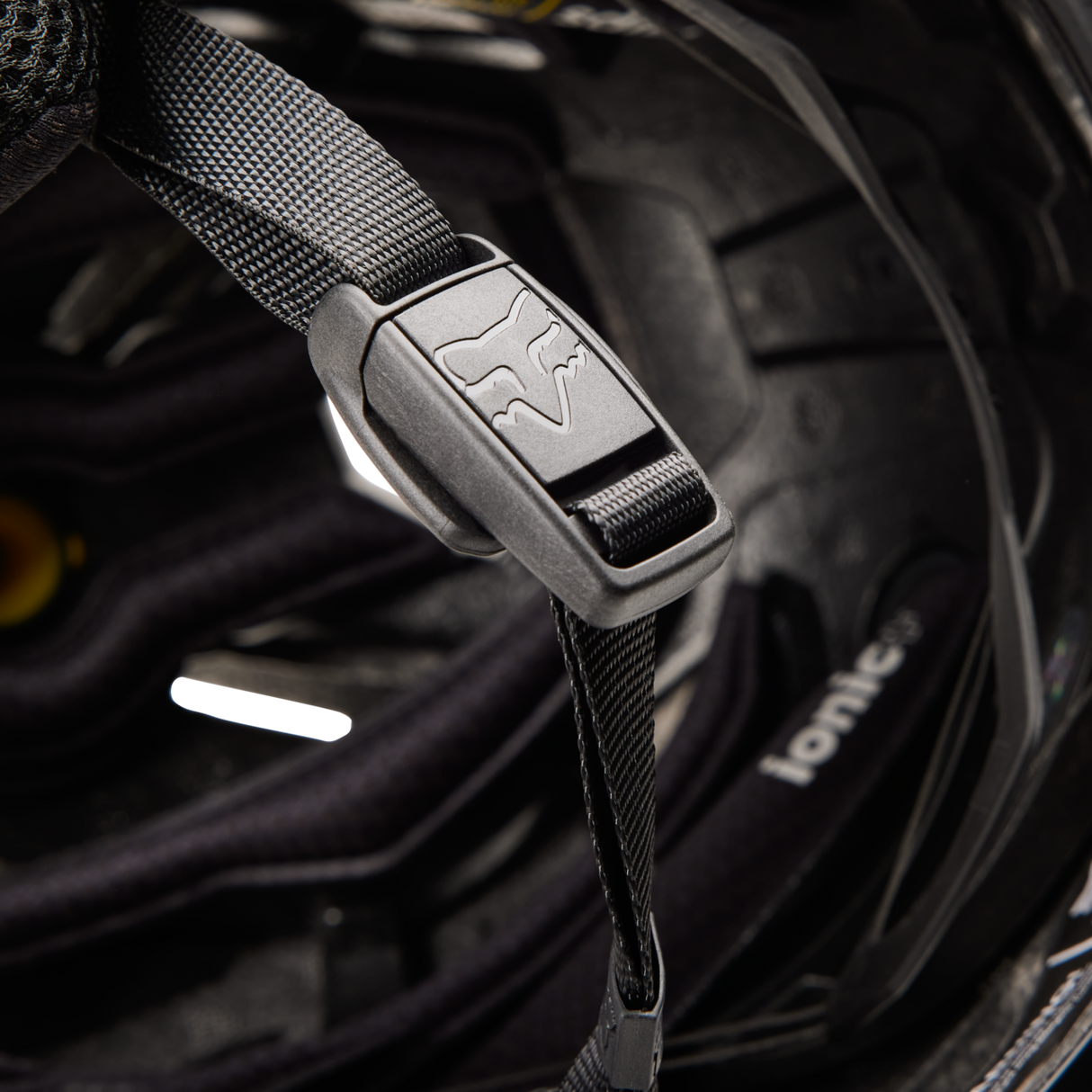 Proframe RS Helm CE - Matte Black Fox Racing