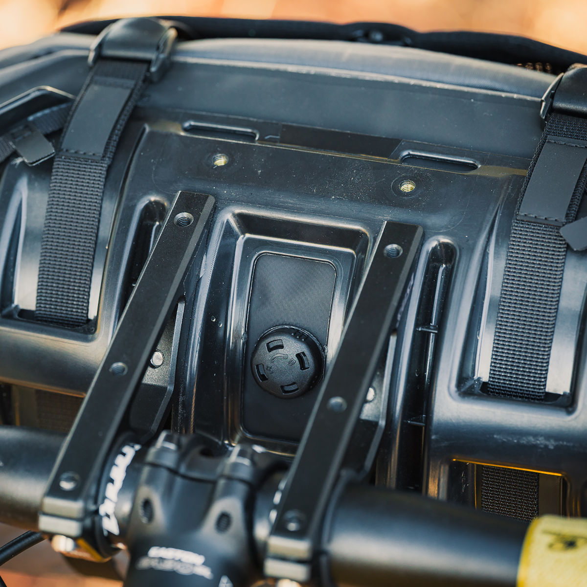 Lenkertasche Top Load 9 L mit Manzanita Cradle Mount - schwarz/grau