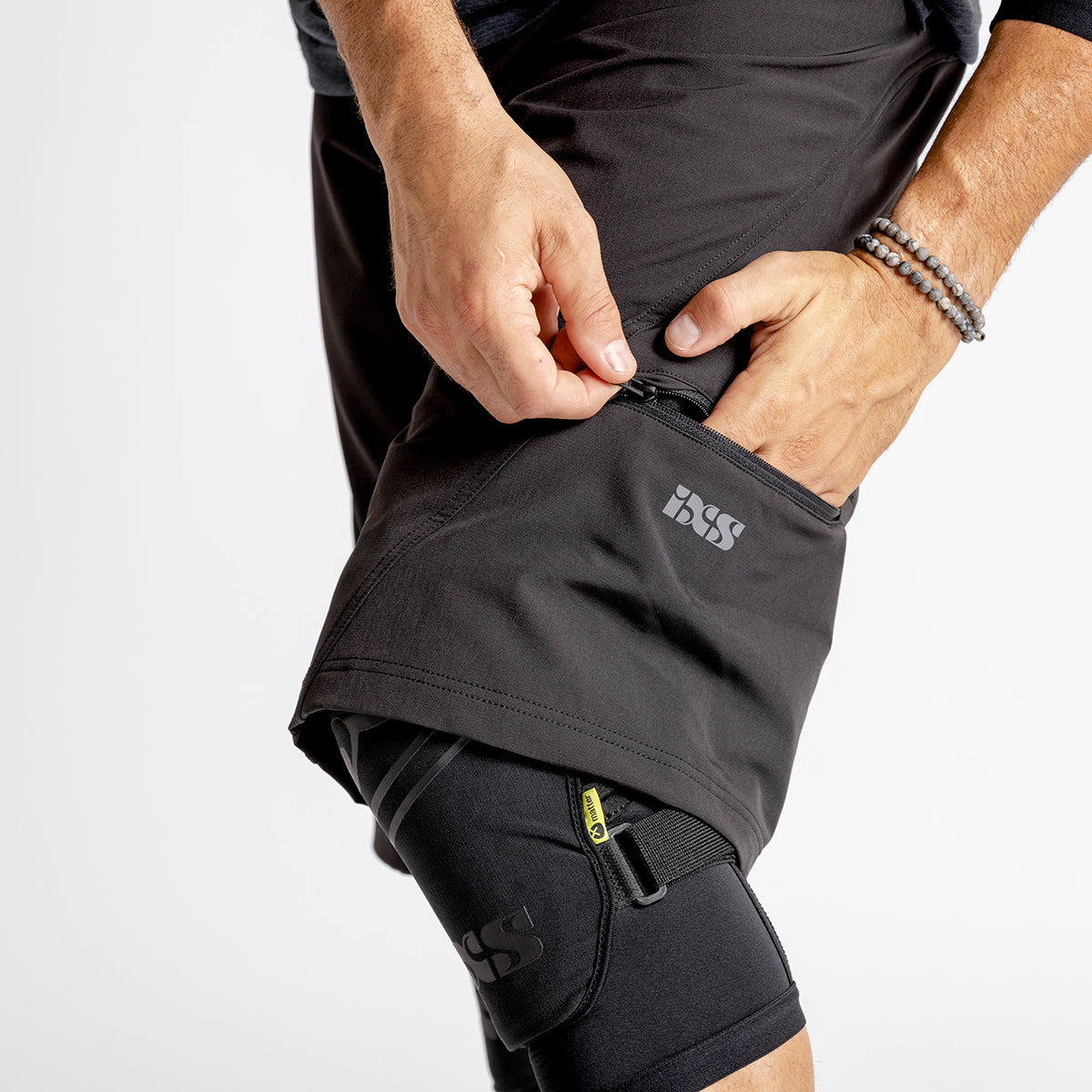 Carve Evo Shorts - Schwarz iXS