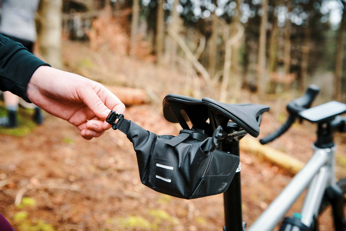 PINCLIP saddle bag S + saddle base, 400ml - black Fidlock