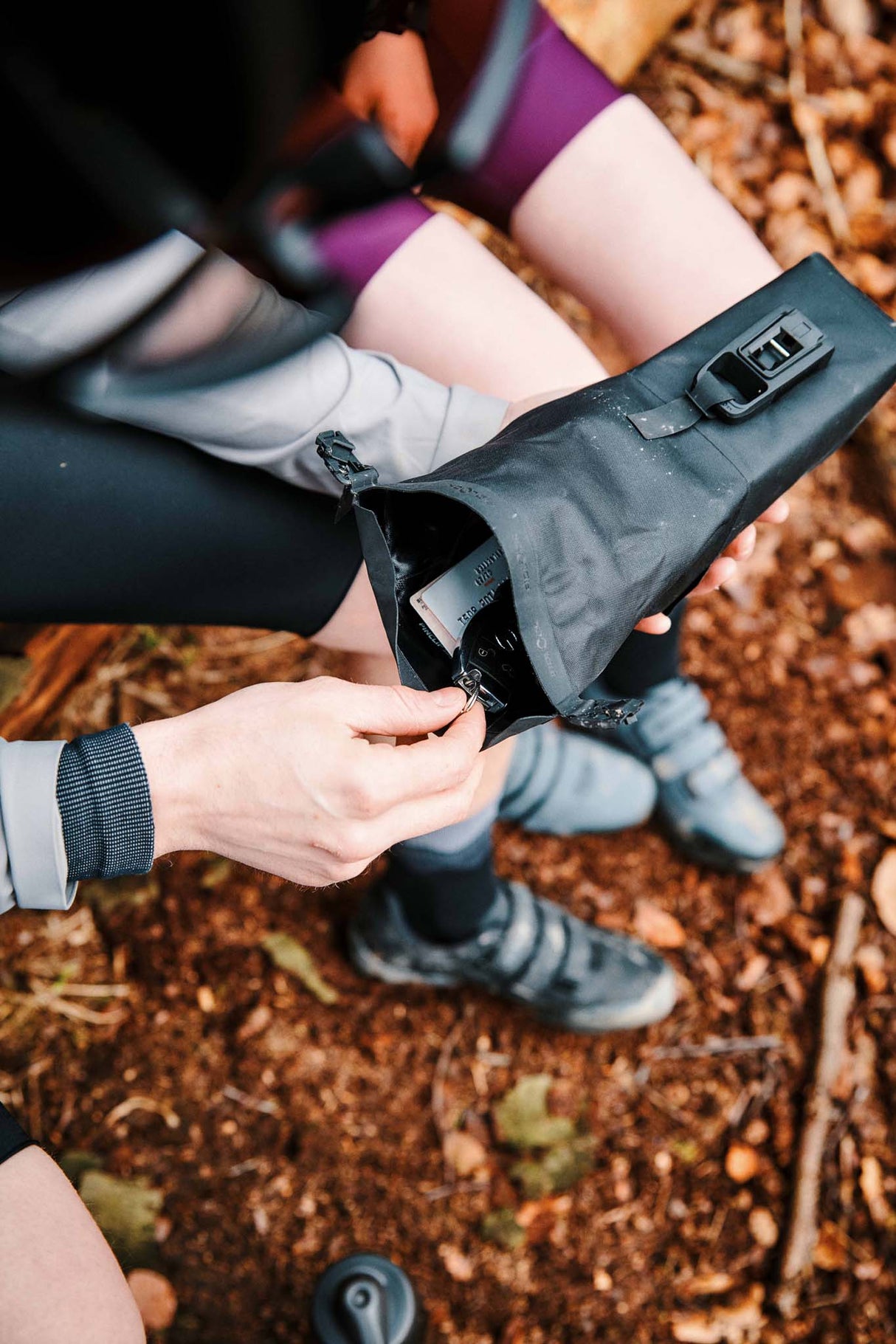 PINCLIP saddle bag M + saddle base, 700ml - black Fidlock