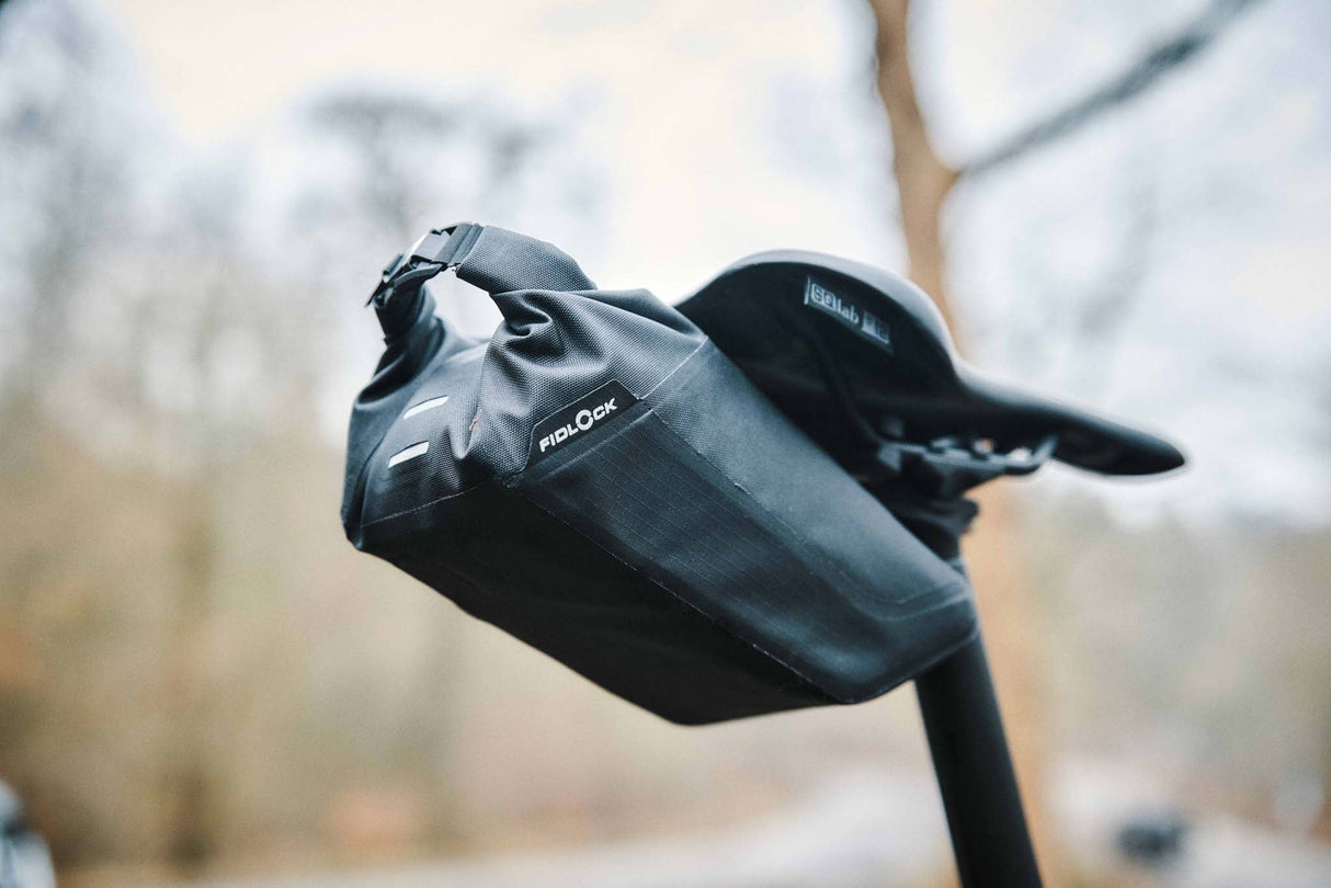 PINCLIP saddle bag M + saddle base, 700ml - black Fidlock