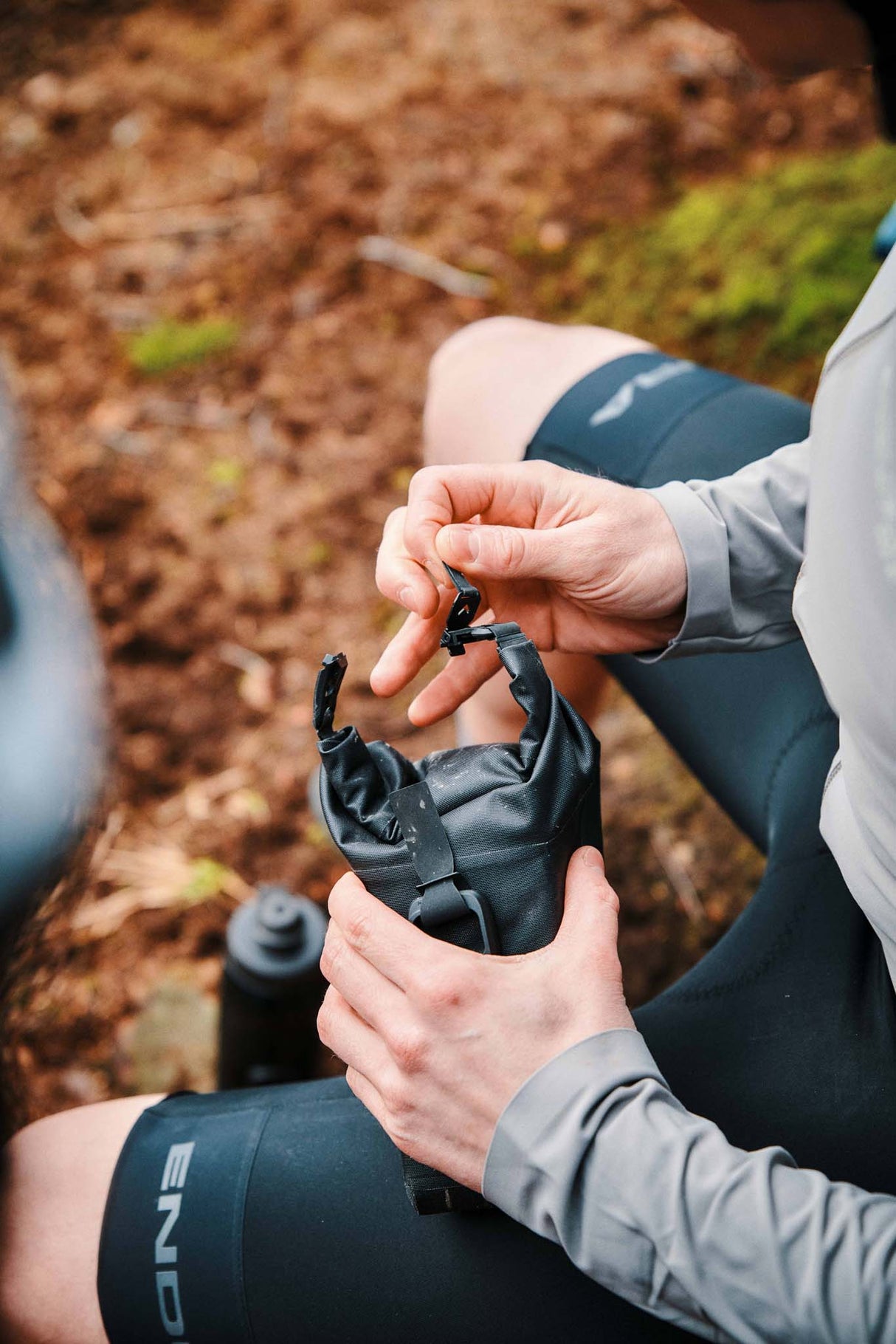PINCLIP saddle bag M + saddle base, 700ml - black