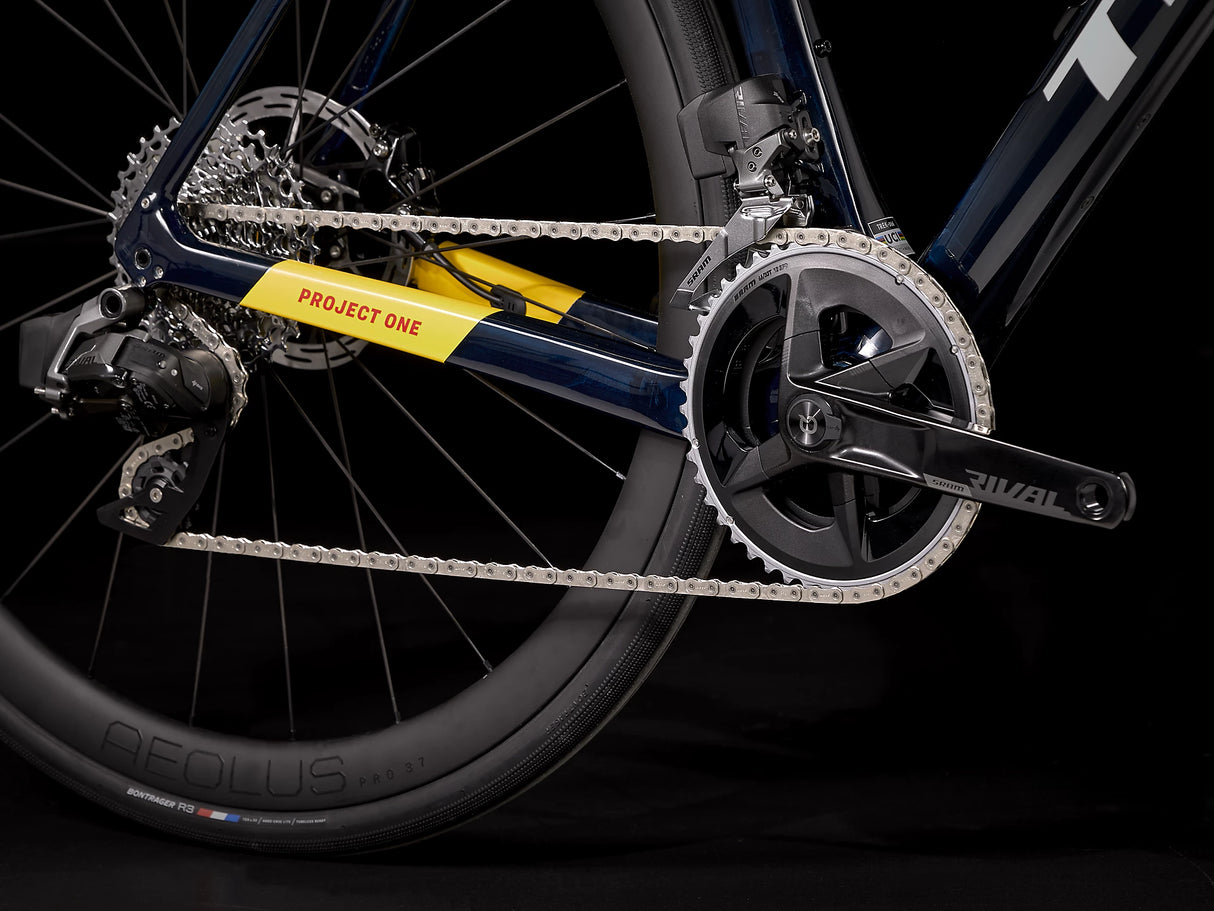 Domane SLR 6 eTap Gen 4 Metallic Red Smoke to Blue Smoke Fade