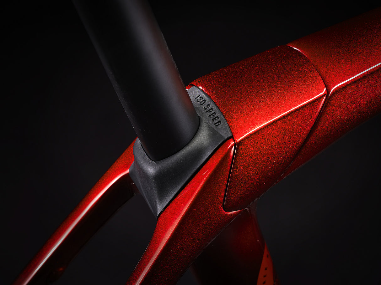 Domane SLR 6 eTap Gen 4 Metallic Red Smoke to Red Carbon Smoke