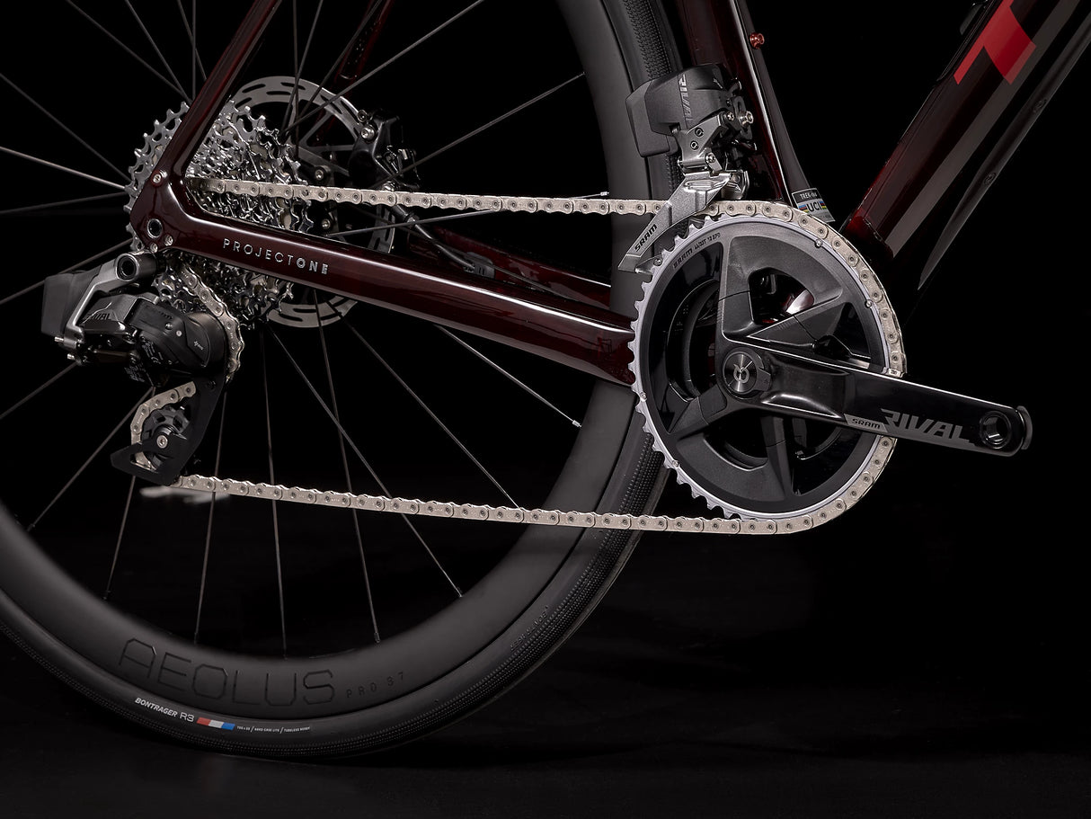 Domane SLR 6 eTap Gen 4 Metallic Red Smoke to Red Carbon Smoke