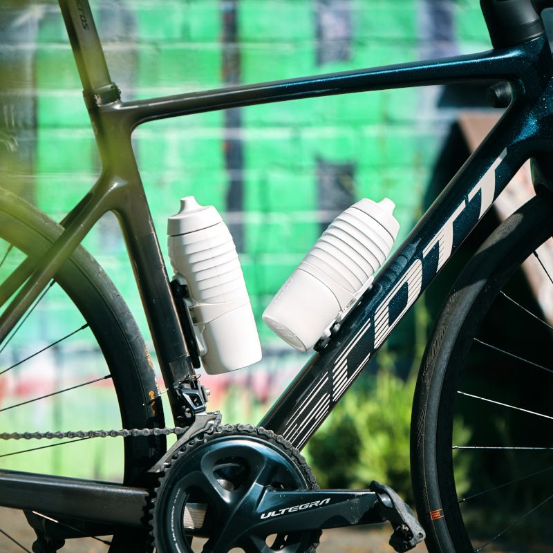 TWIST x KEEGO Bottle 600 + bike base - Titanium White