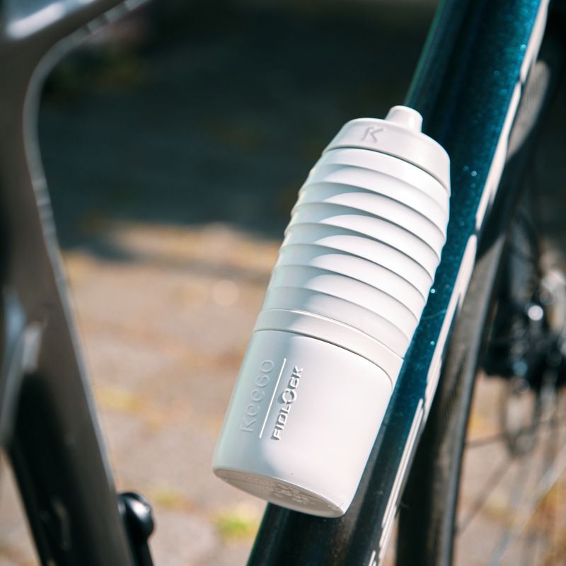 TWIST x KEEGO Bottle 600 + bike base - Titanium White