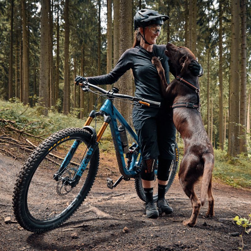 TWIST bottle 800 antibacterial + bike base - transparent black