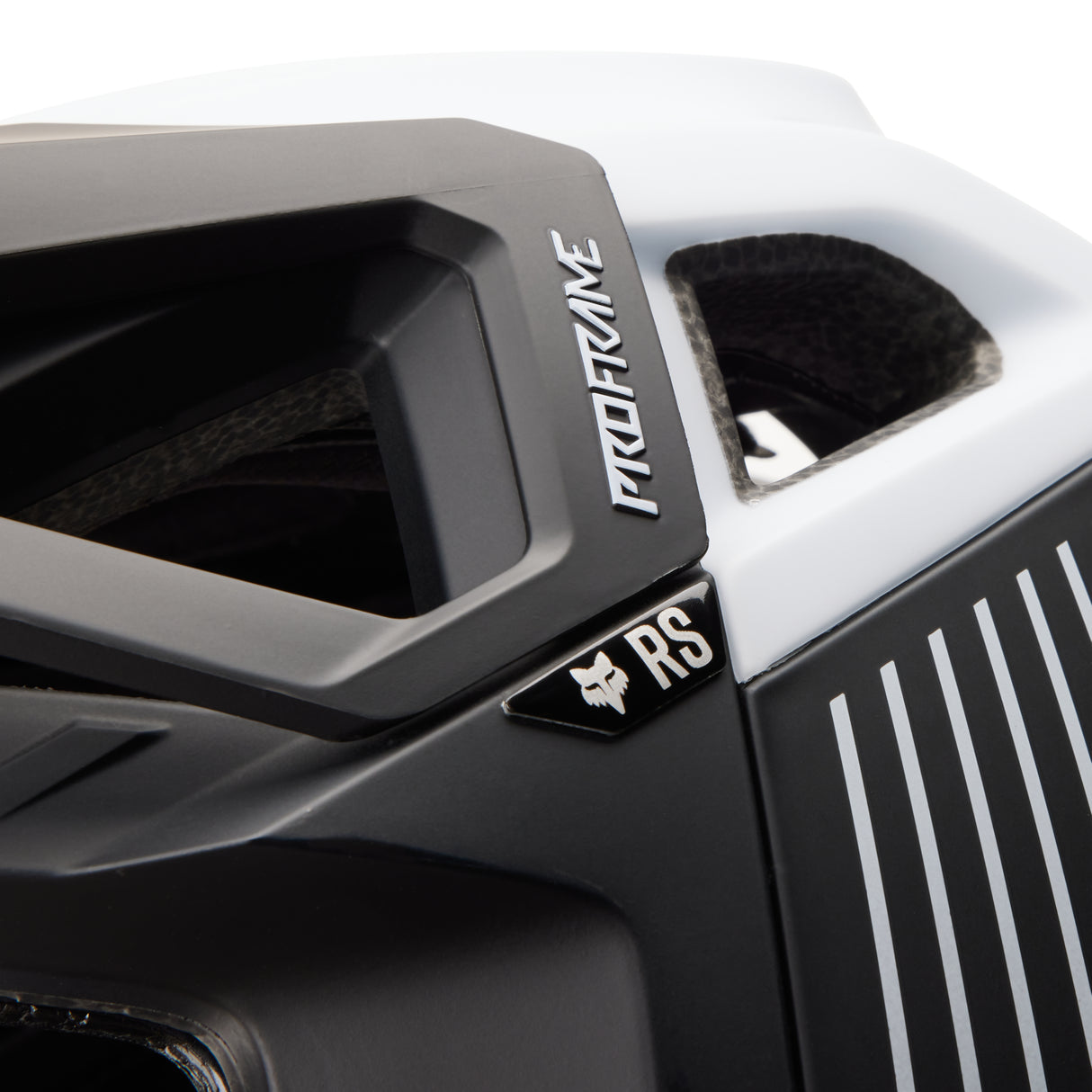 Proframe RS Mash Helm - Black/White