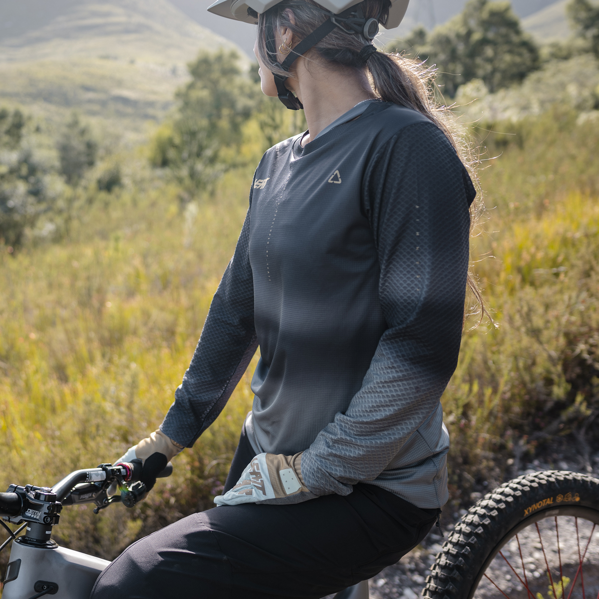 Jersey MTB Trail 3.0 Long Sleeve Women - Ghost Black Leatt