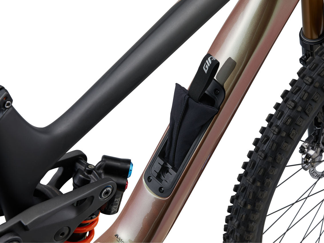 Reign Advanced Pro 0 - Messier/Carbon