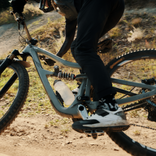 TWIST bottle 750 antibacterial + bike base - transparent black