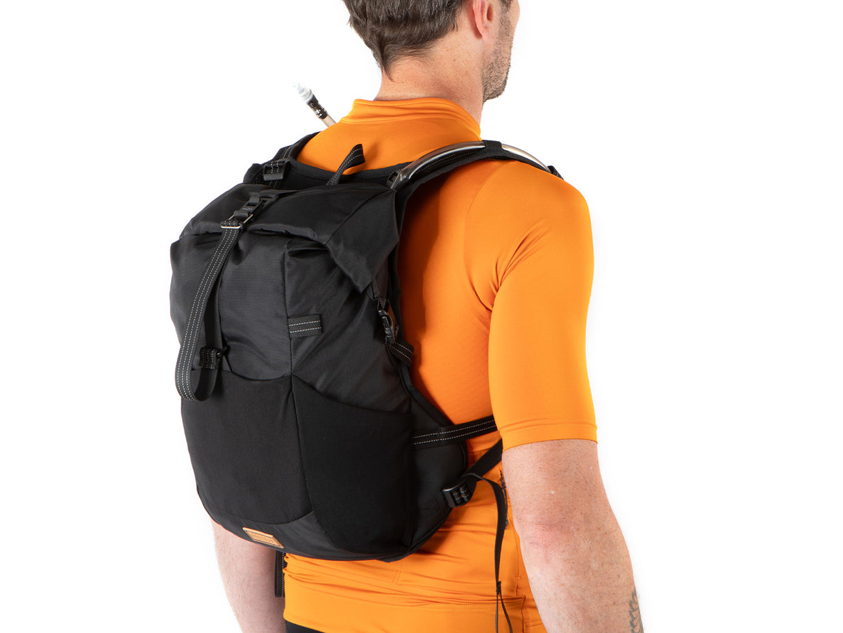 Rolltop Hydration Vest - black