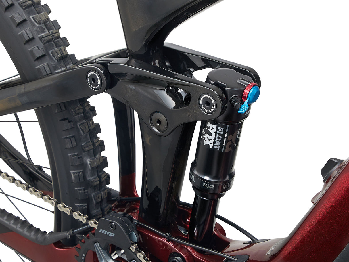 Reign Advanced 2 - Sangria / Carbon