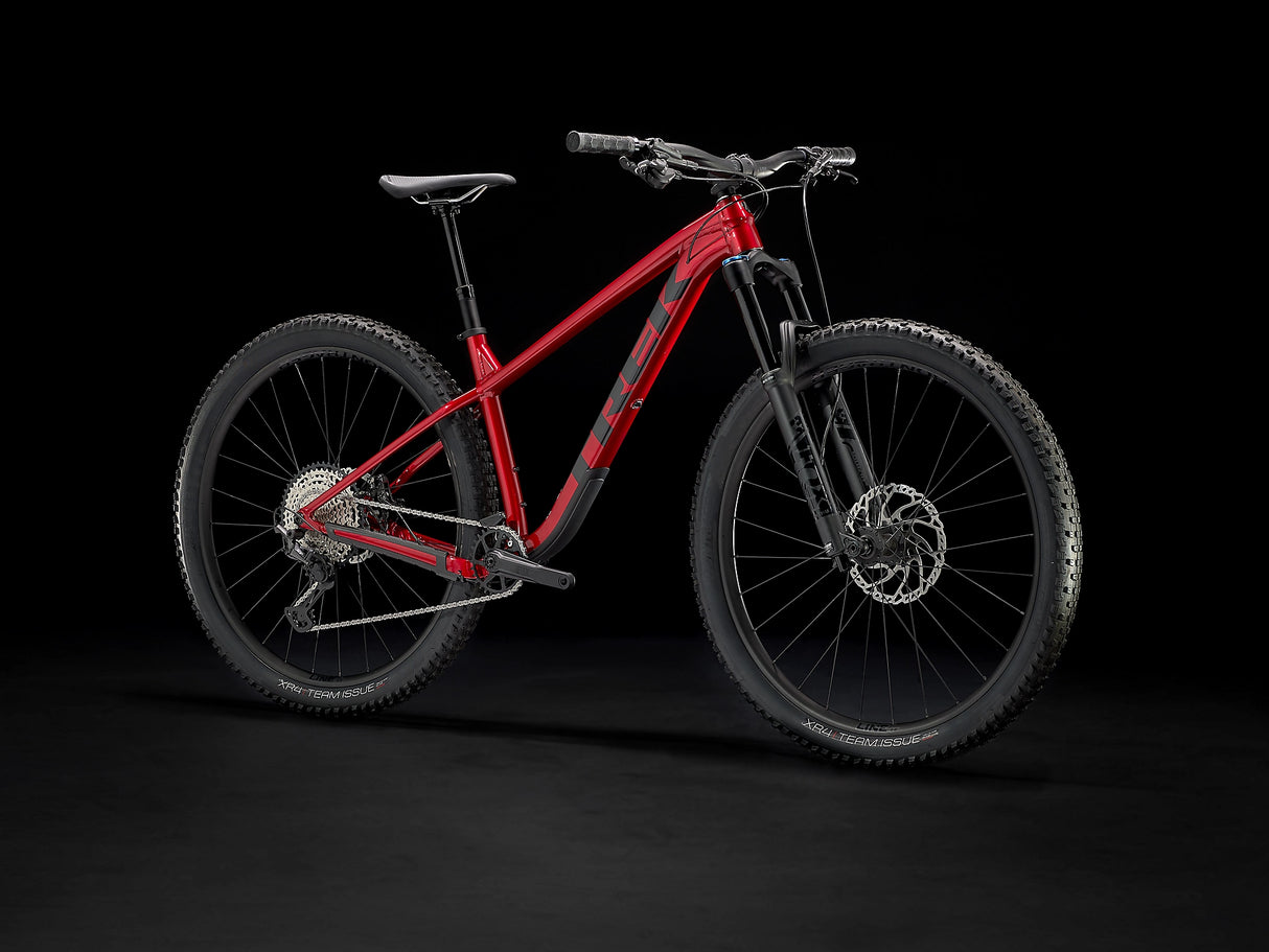 Roscoe 9 Crimson