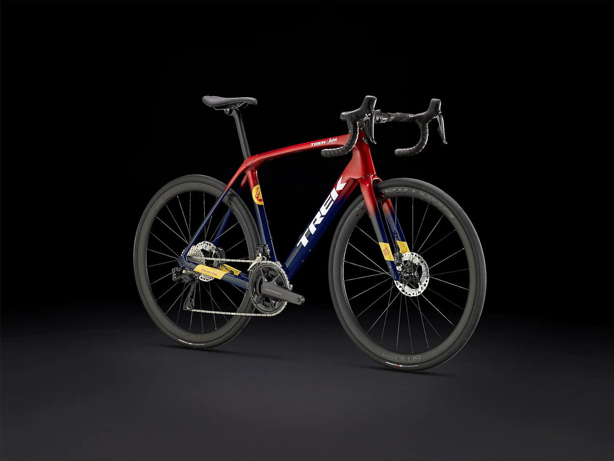 Domane SLR 7 Gen 4 Metallic Red Smoke to Blue Smoke Fade
