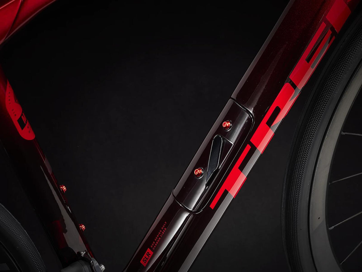 Domane SLR 7 eTap Gen 4 Metallic Red Smoke to Red Carbon Smoke