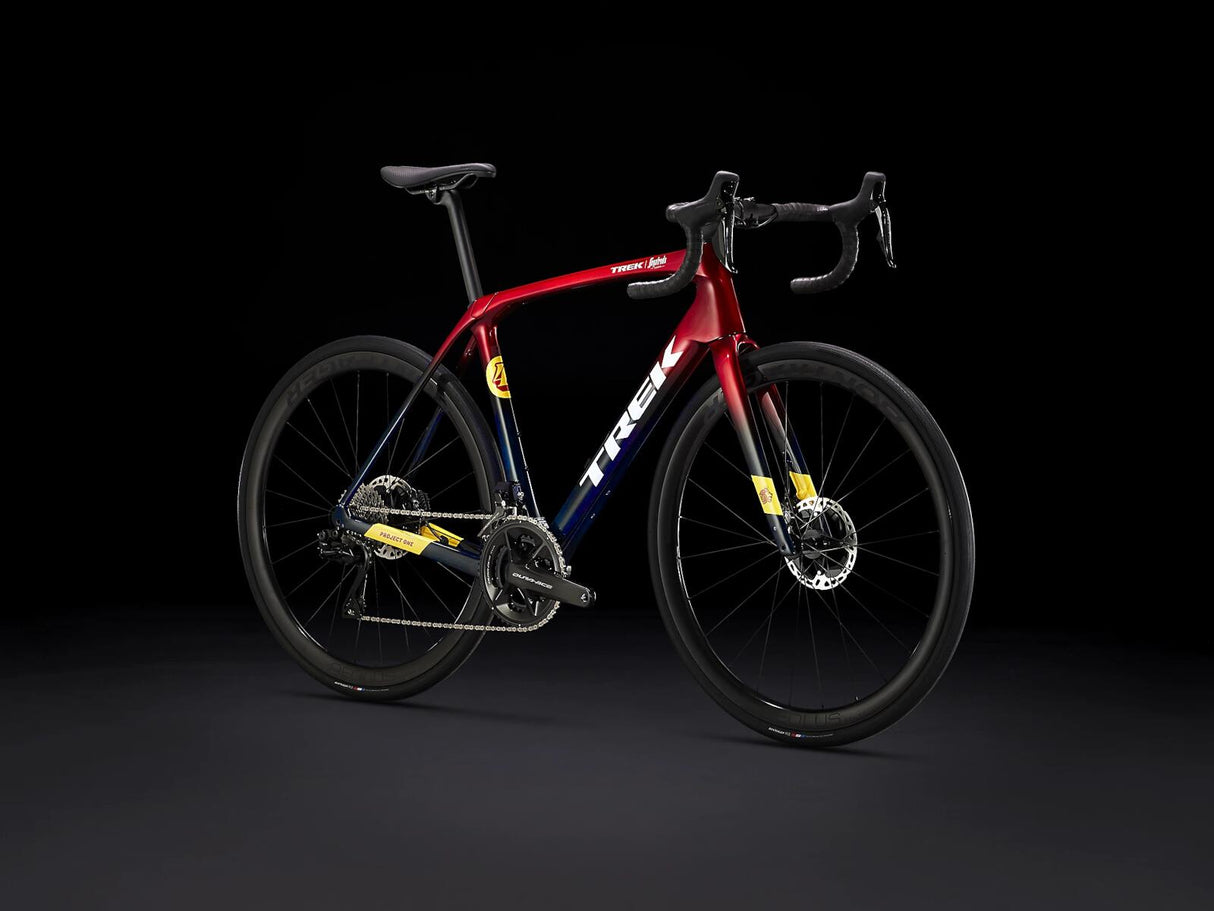 Domane SLR 9 Gen 4 Metallic Red Smoke to Blue Smoke Fade