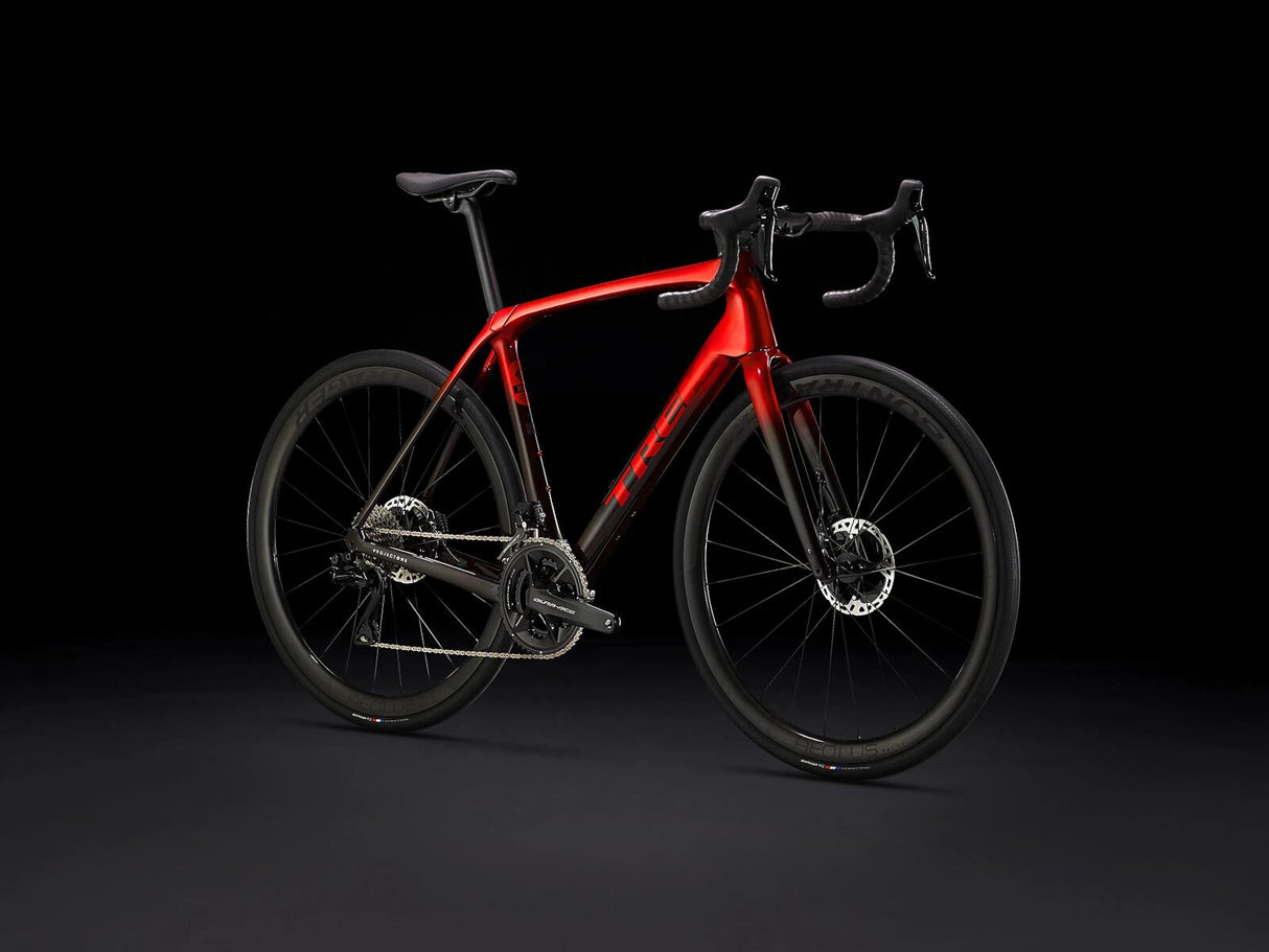 Domane SLR 9 Gen 4 Metallic Red Smoke to Red Carbon Smoke