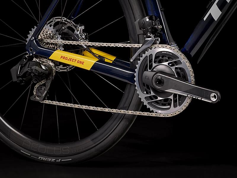 Domane SLR 9 eTap Gen 4 Team Replica:Metallic Red Smoke to Blue Smoke Fade