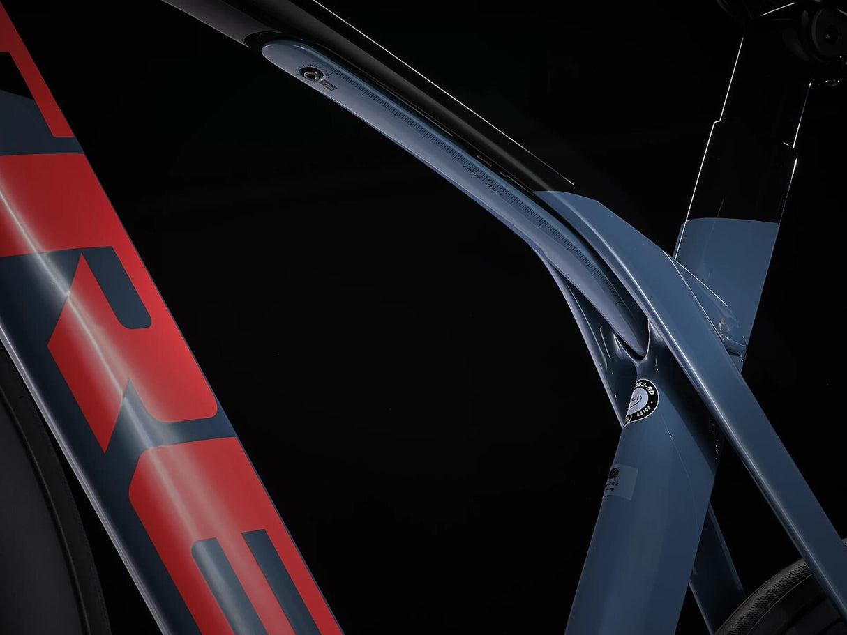 Madone SL 7 eTap Battleship Blue