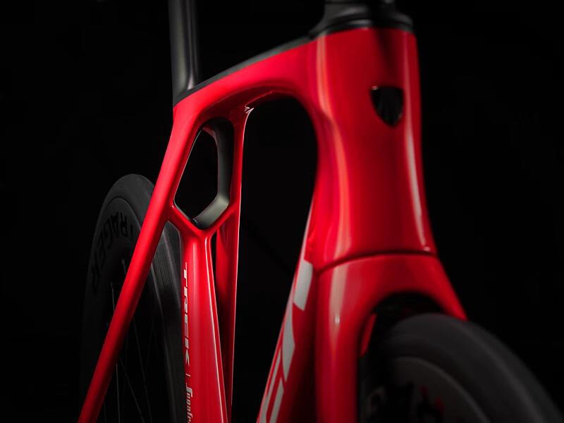 Madone SLR 6 eTap Gen 7 Viper Red