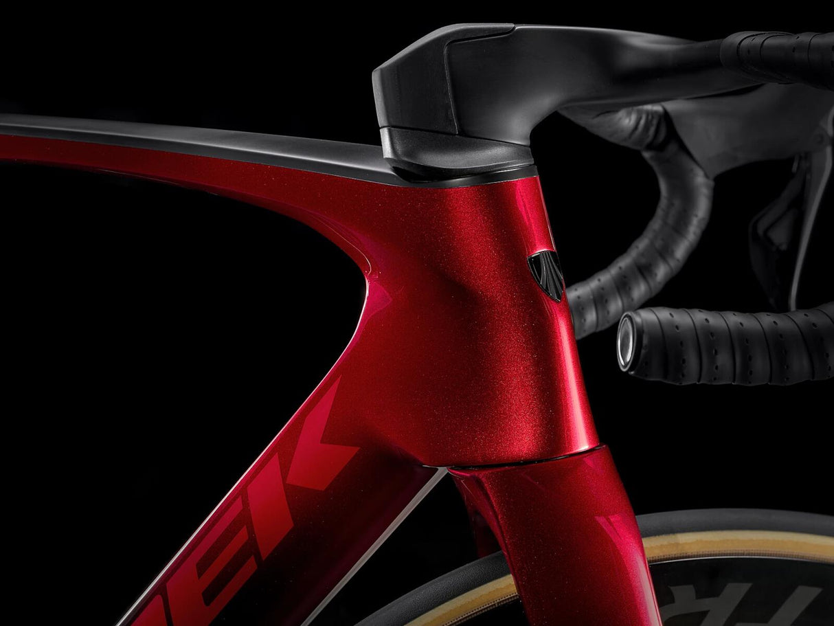 Madone SLR 9 Gen 7 Metallic Red Smoke to Red Carbon Smoke