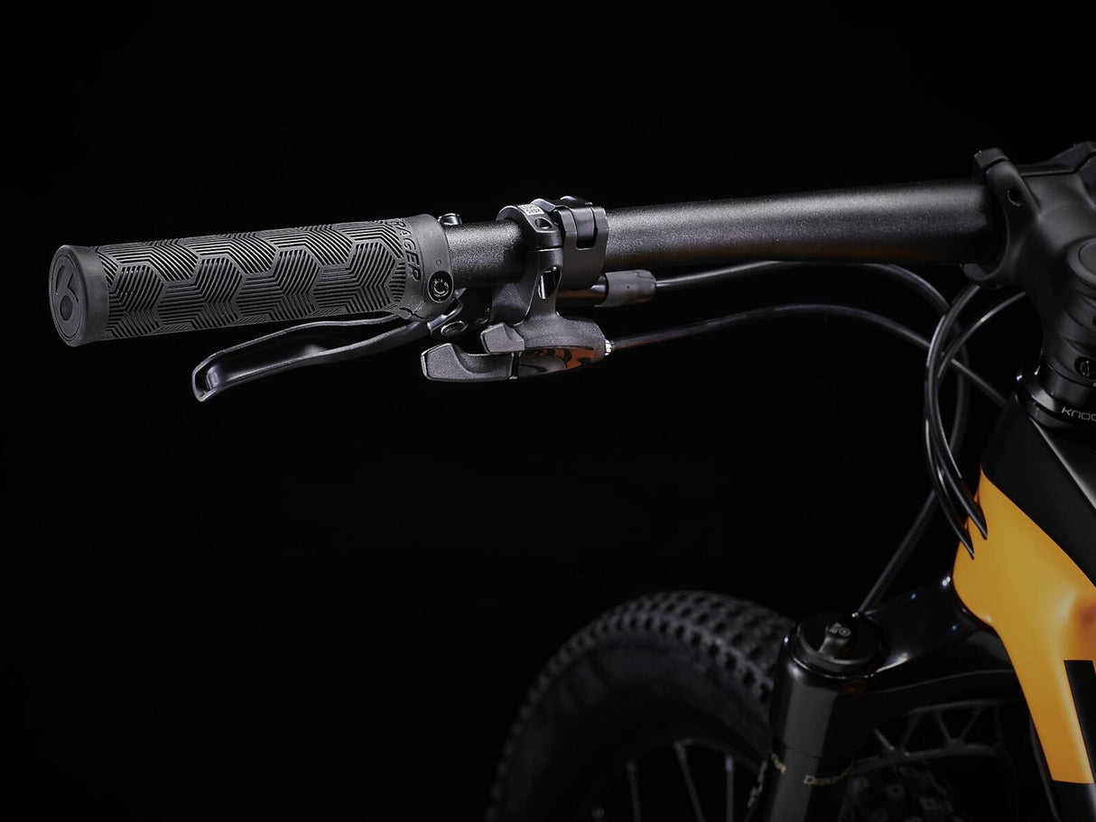 Procaliber 9.6 Satin Marigold/Deep Smoke