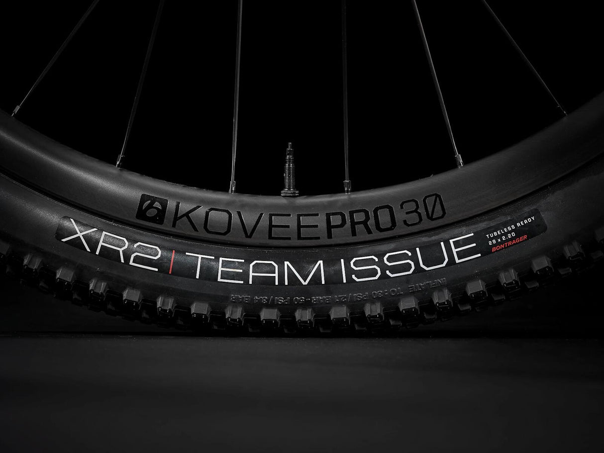 Supercaliber 9.8 GX AXS Matte Carbon/Gloss Trek Black