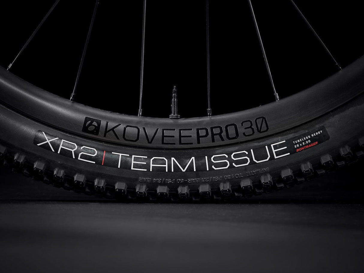 Supercaliber 9.8 GX AXS Matte Raw Carbon/Gloss Trek Black