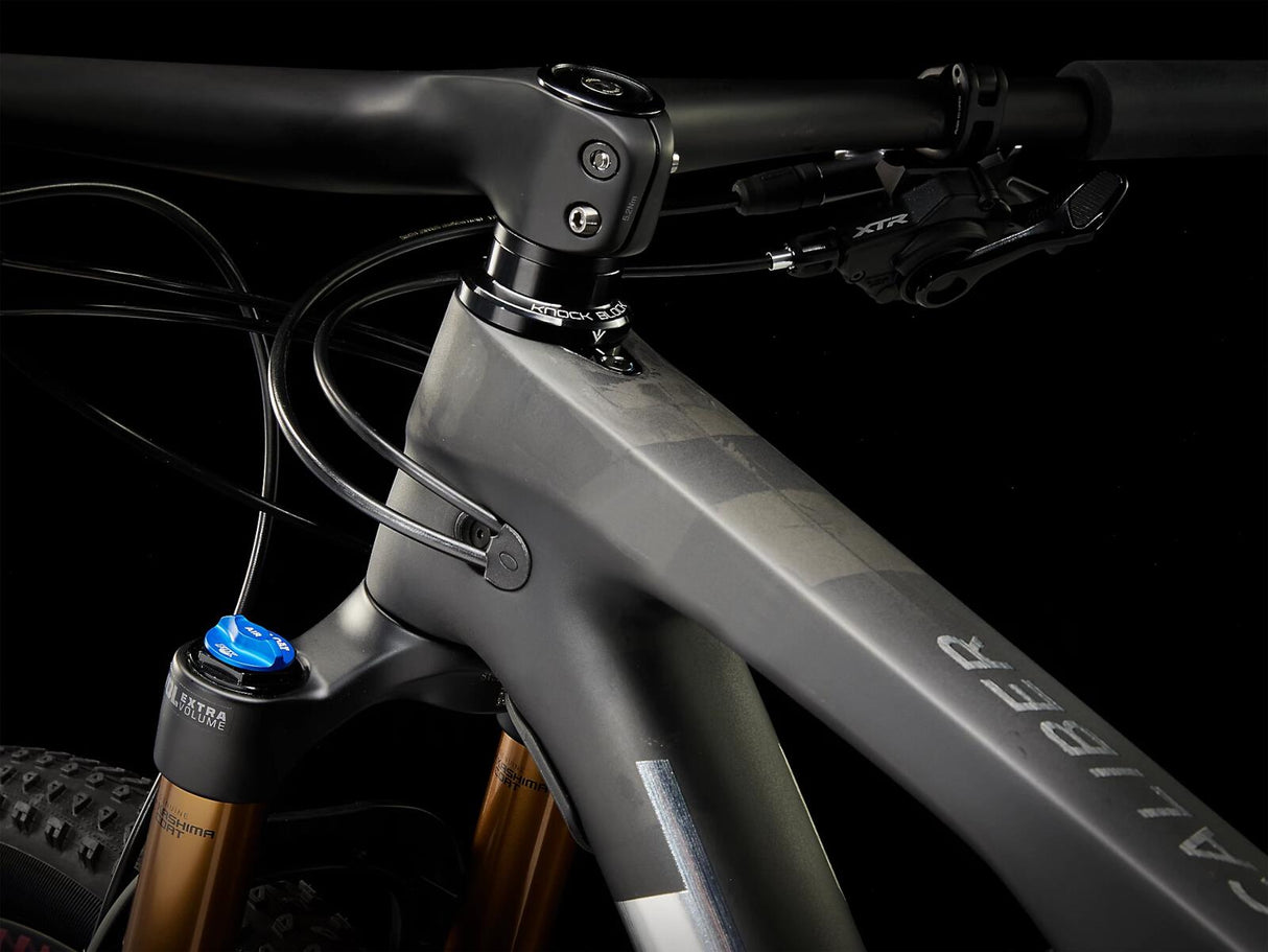 Supercaliber 9.9 XTR Matte Raw Carbon/Gloss Trek Black