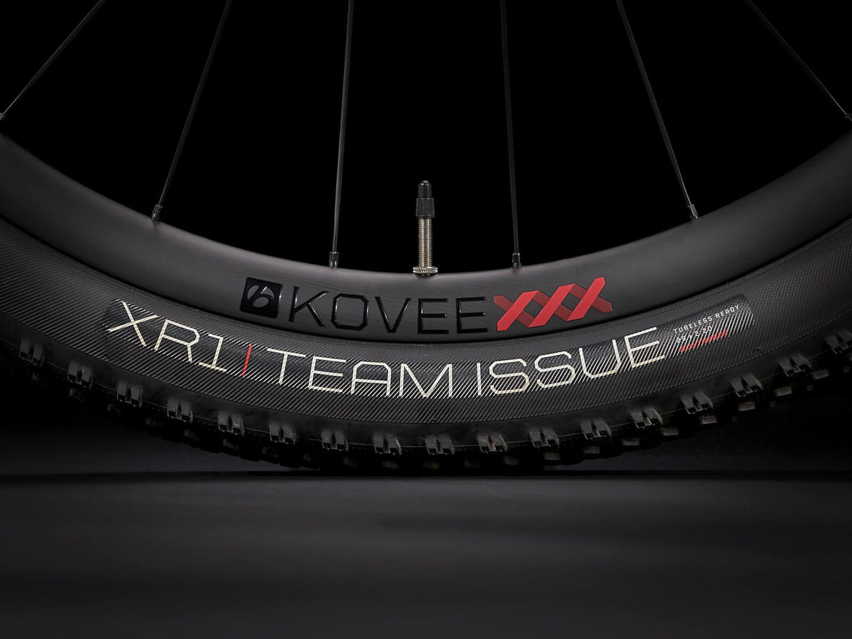 Supercaliber 9.9 XTR Matte Raw Carbon/Gloss Trek Black