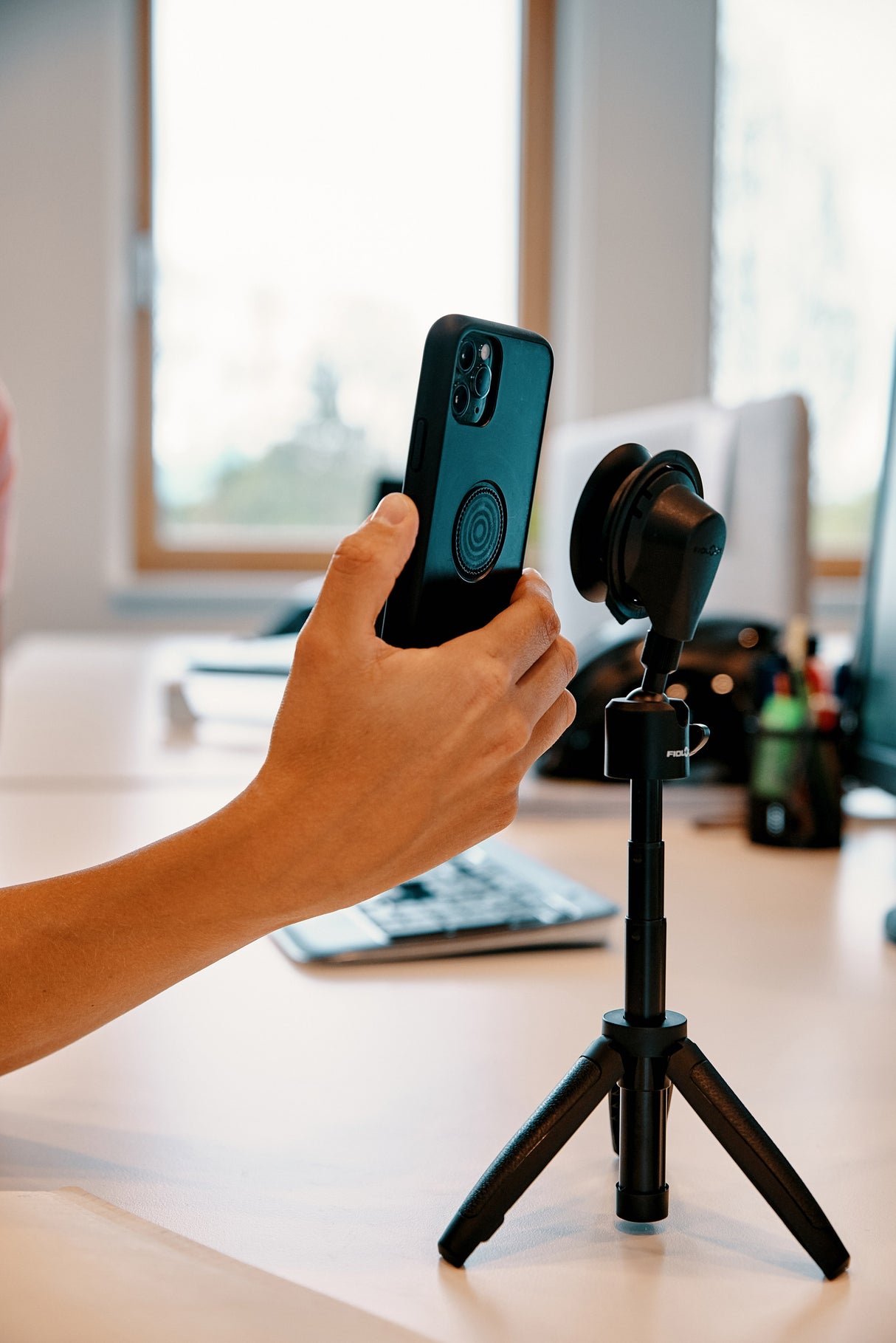 VACUUM mini tripod base