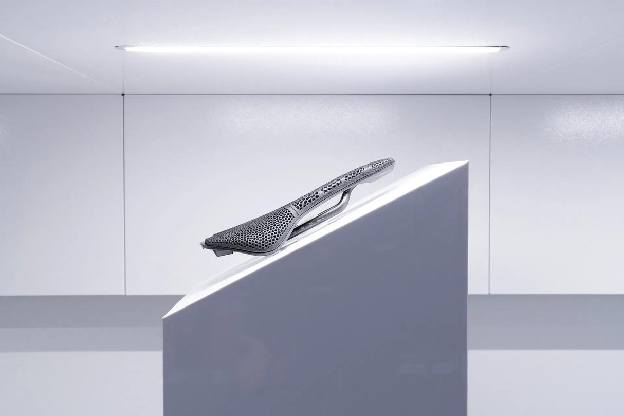 Sillín Nago R4 PAS 3D, 245x137mm, Nack - negro