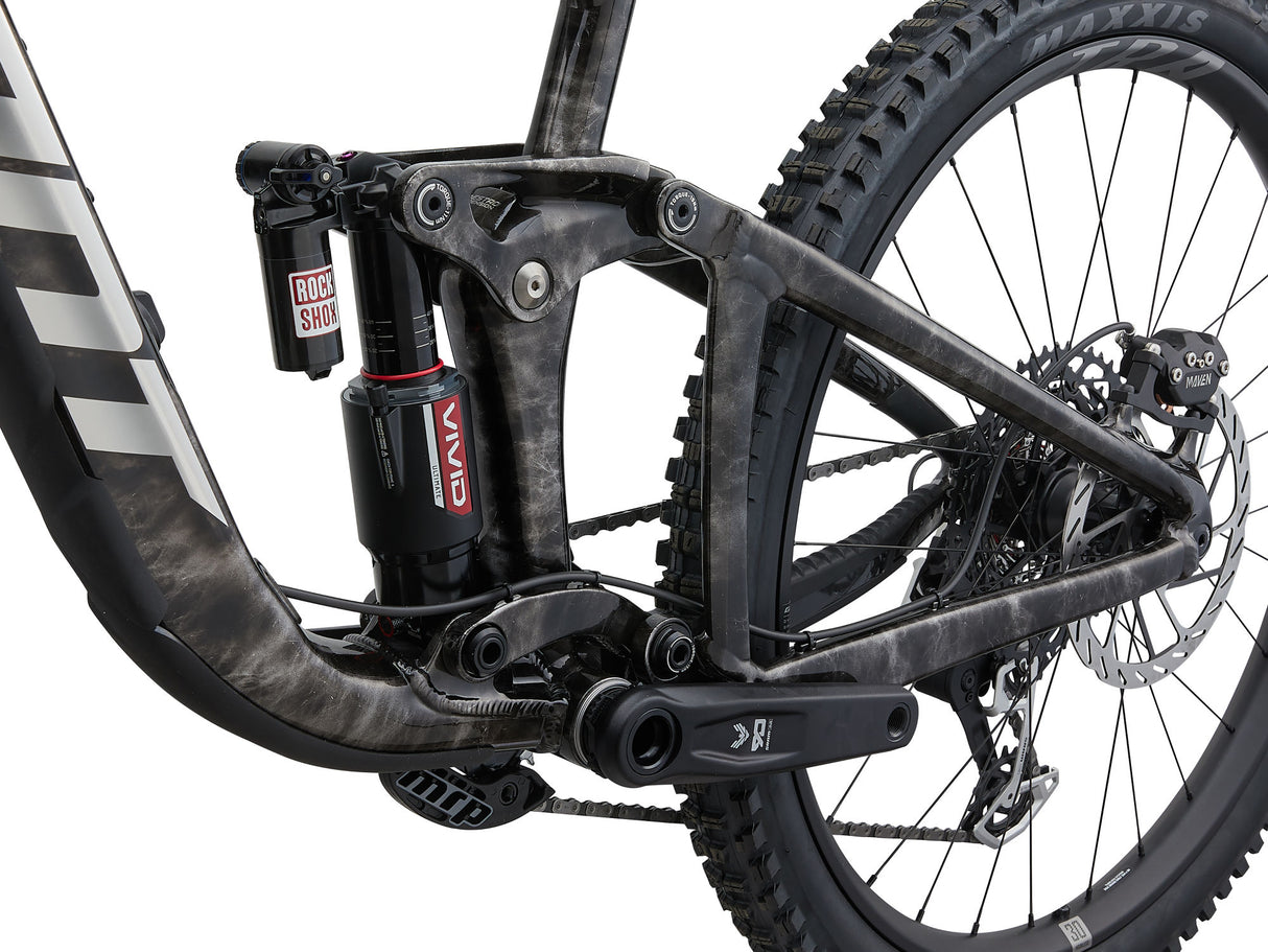 Reign SE - Black Lightning