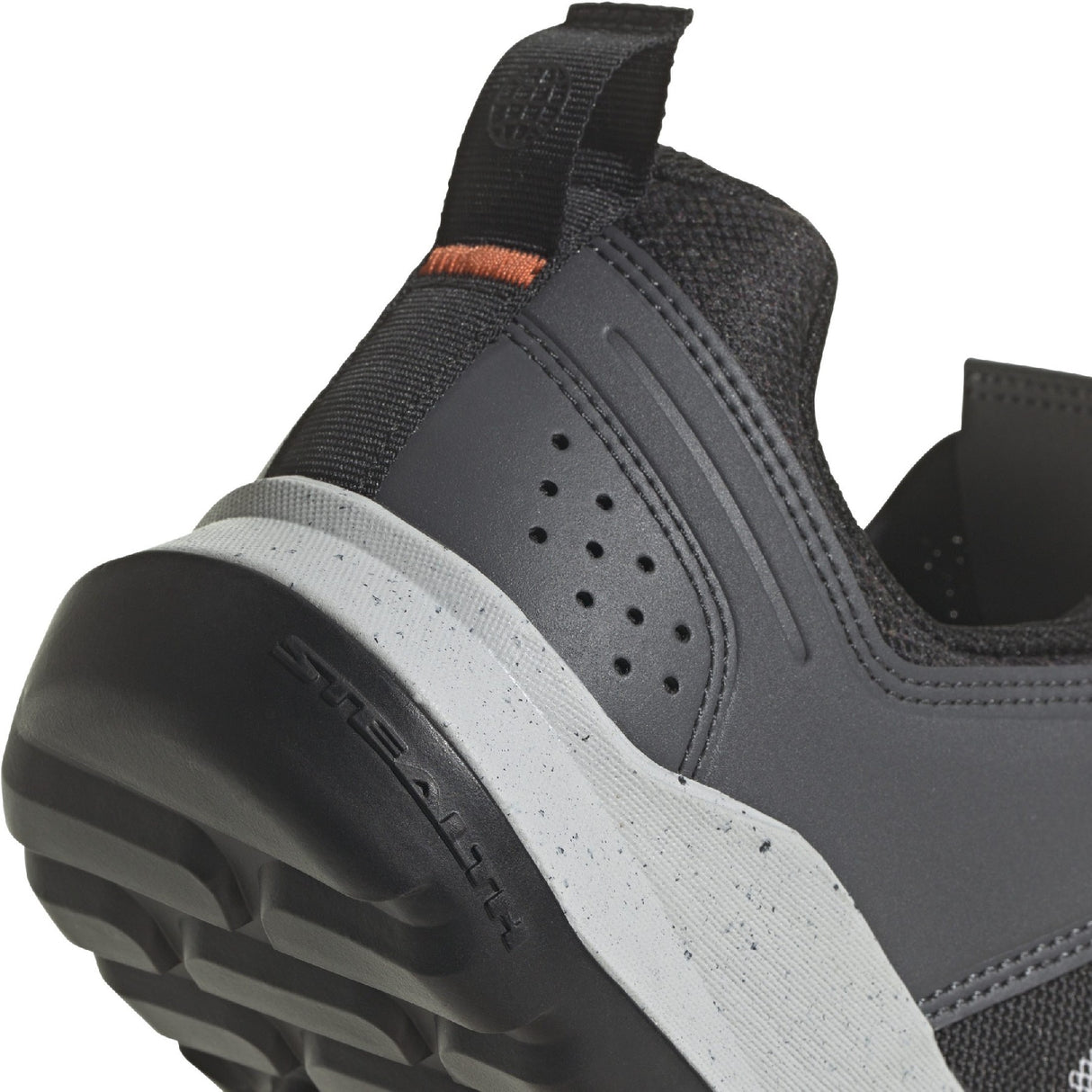 Trail Cross XT - Core Black / Cloud White / Grey Six