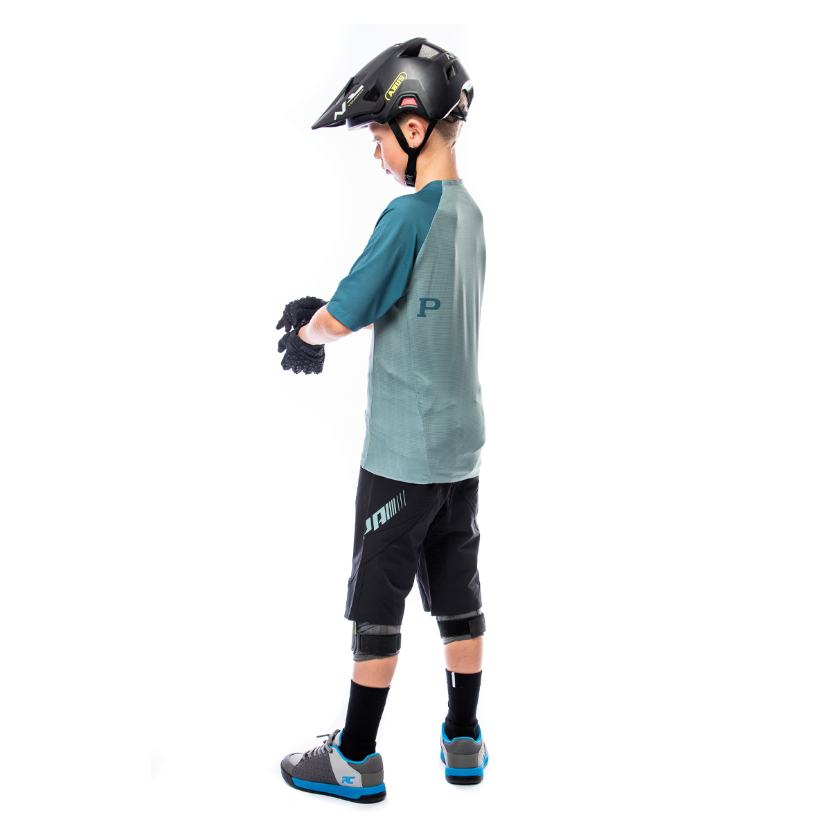 CF Tight Shorts Youth - Schwarz