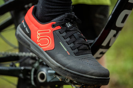 Five Ten Freerider MTB Schuh auf dem Pedal